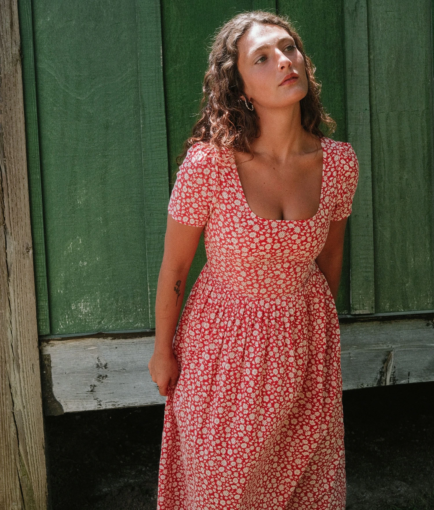 The Scarlet Dress Petites | Crimson Calendula 6 The Scarlet Dress Petites | Crimson Calendula - Image 4