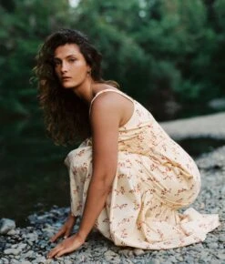 The Zuri Dress | Dancing Chamomile -AURIN Clothing Shop 2 0242c07b df81 409b a235 dc1e0c149c00