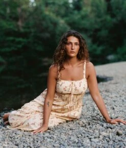 The Zuri Dress | Dancing Chamomile -AURIN Clothing Shop 3 a56b88be 706f 4fa5 87a2 09cacebeab9a