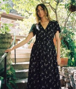 The Dawn Dress | Noir Dancing Chamomile -AURIN Clothing Shop Dawn1 e4e0ce9b 6a2e 4d04 9b9b 6f32ce9ba5af