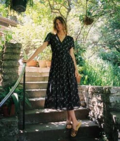 The Dawn Dress Petites | Noir Dancing Chamomile -AURIN Clothing Shop Dawn2 9616f73a 6add 4996 a598 1b815bf24ad1