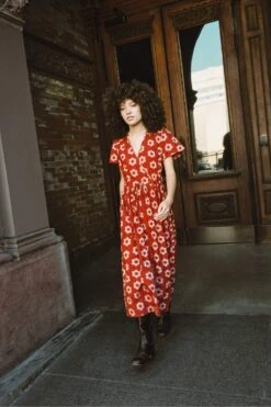 The Dawn Dress Petites | Crimson Daisy -AURIN Clothing Shop Dawn3 21dc614c f47b 4817 93ff 6946839bc87a