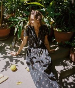 The Dawn Dress Petites | Noir Dancing Chamomile -AURIN Clothing Shop Dawn3 a932a909 8401 45d3 9ebe 856fbb2bfdab