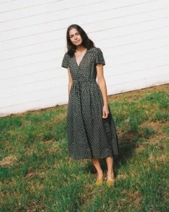 The Dawn Dress Petites | Night Strawberry