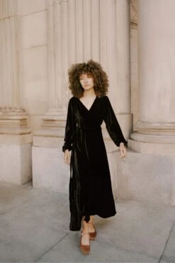 The Elsa Dress | Noir Velvet 14 The Elsa Dress | Noir Velvet -AURIN Clothing Shop Elsa2 b4de91ec 8467 4519 a0cf 84b3c41b3122