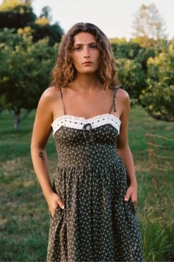 The Emma Dress | Night Strawberry -AURIN Clothing Shop Emma 1