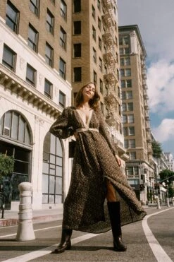 The Kyra Dress | Dianthus Bloom -AURIN Clothing Shop Kyra fa0895a3 482f 47c9 9c42 fee43cda0449