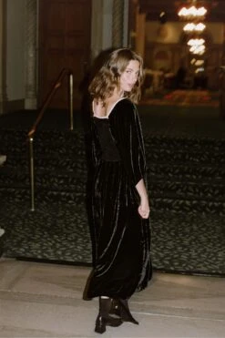 The Peyton Dress | Noir Velvet -AURIN Clothing Shop Peyton2 5e1549bc 6b2a 44a6 b6e4 dab9aecfdbc1