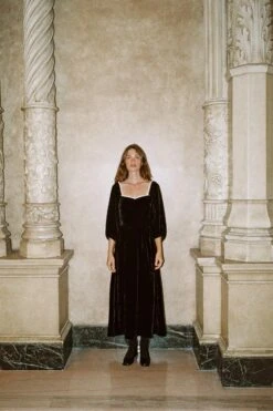 The Peyton Dress | Noir Velvet -AURIN Clothing Shop Peyton4 09e009d0 ccf4 49c1 8e9e 735871c78aba