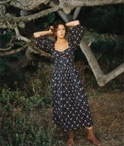 The Peyton Dress | Mums Ditsy Black 13 The Peyton Dress | Mums Ditsy Black -AURIN Clothing Shop Peyton4 b017bd2e 3404 4f5d a27d 778a8dd66ebb