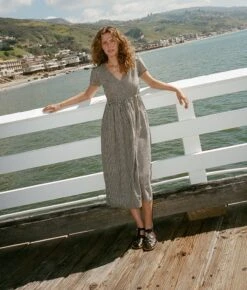 The Dawn Dress Petites | Picnic Gingham -AURIN Clothing Shop Picnic6 a5bed505 9b63 494d a302 bc9f9e084b8c