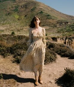 The Adelia Dress | Green Daisy 19 The Adelia Dress | Green Daisy -AURIN Clothing Shop Salona3 1