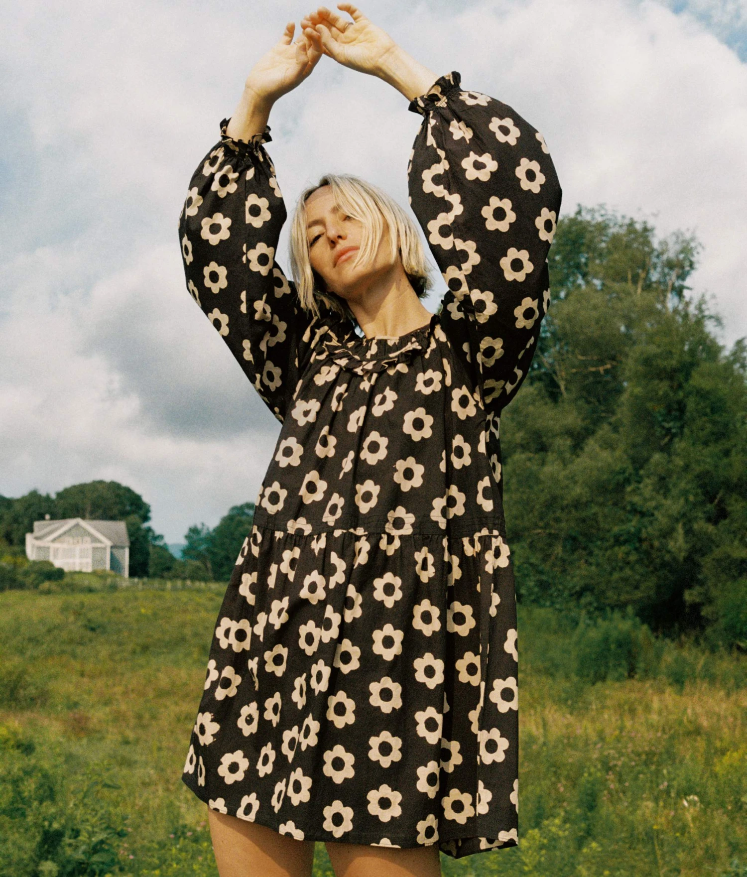 The Salona Dress | Noir Daisy 4 The Salona Dress | Noir Daisy - Image 2